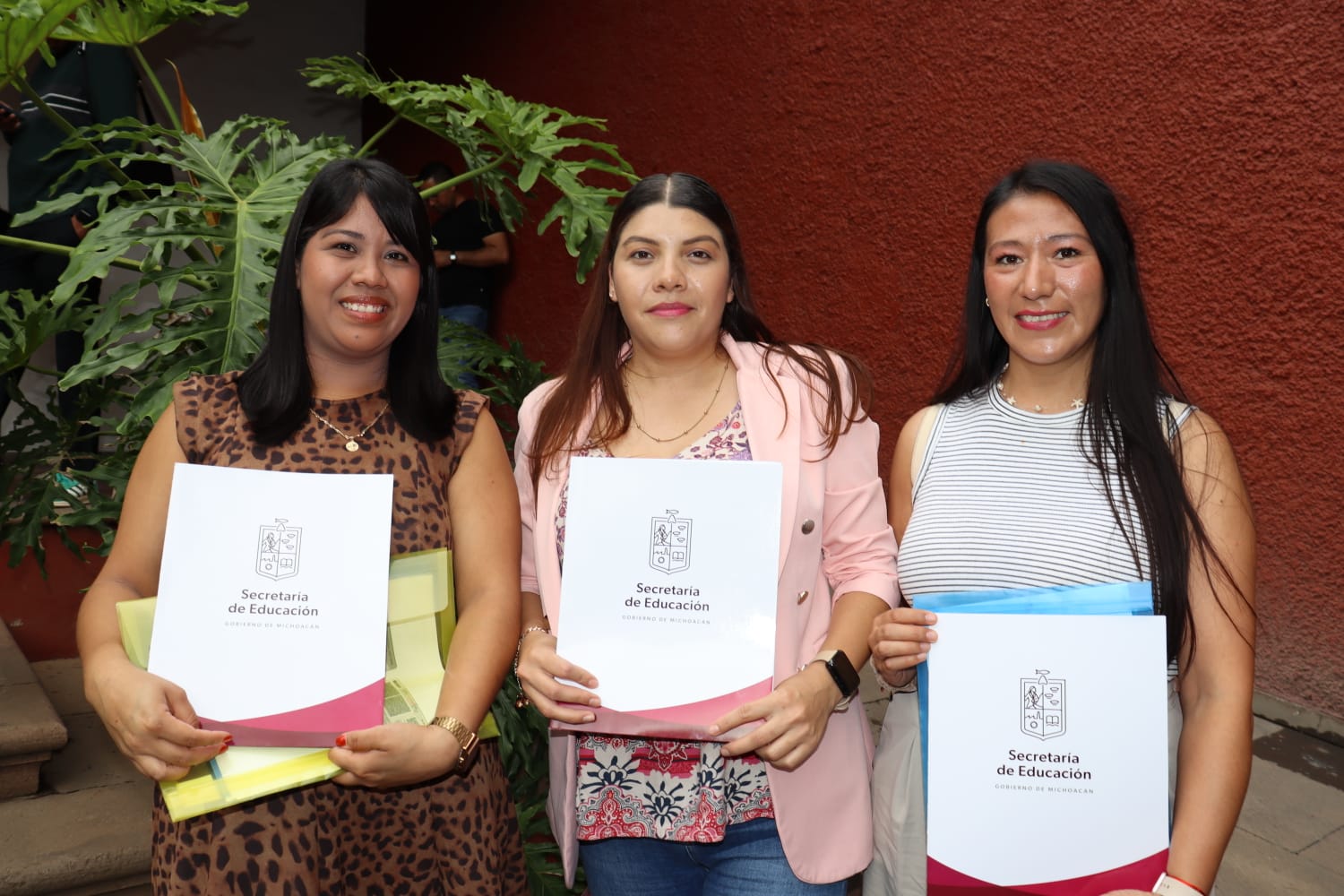 Conoce las convocatorias abiertas para docentes y trabajadores de la educación